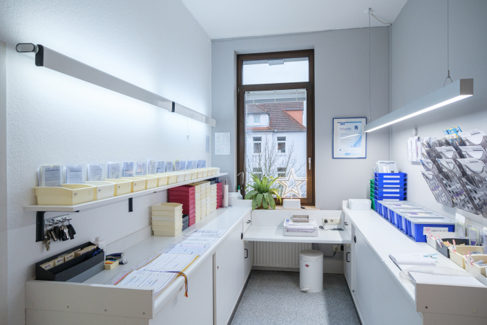 Arbeitseingang und Ausgang
